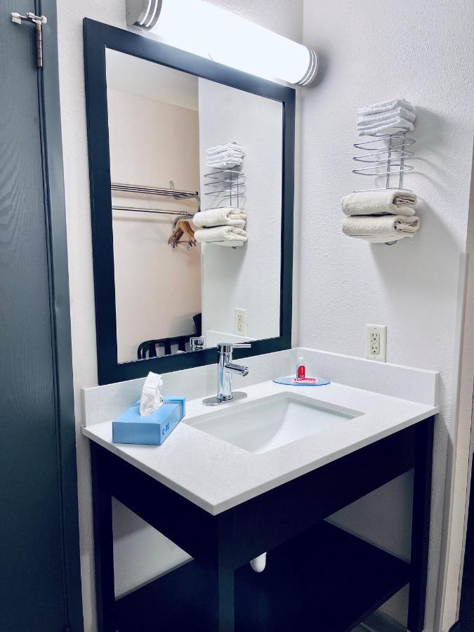 Econo Lodge Williston Dış mekan fotoğraf